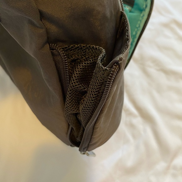 Travelon Anti-Theft Classic N/S Crossbody - Picture 10 of 12